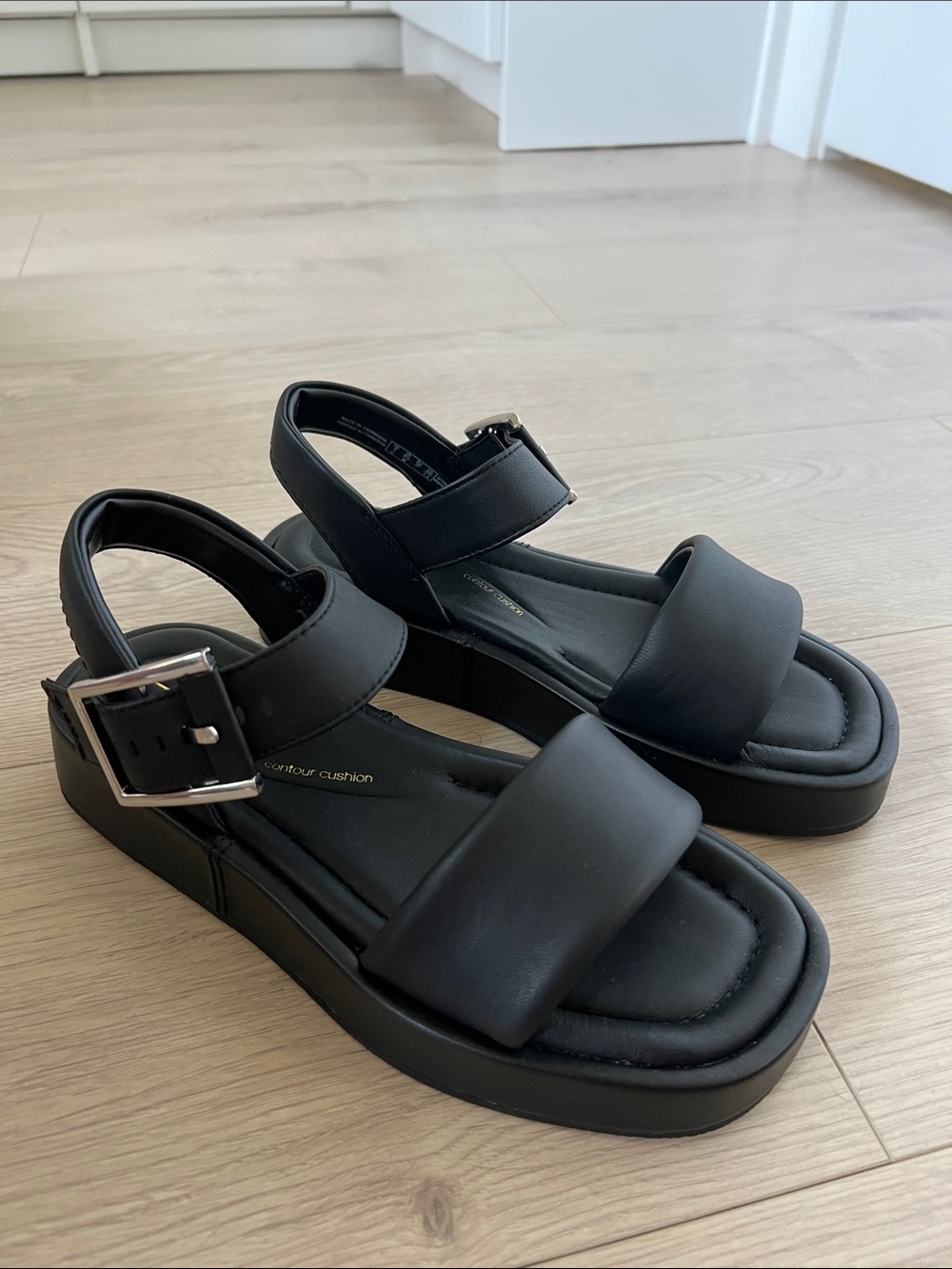 Clarks Alda Black Padded Strap Sandals